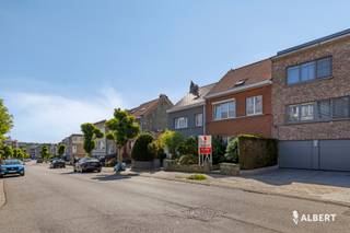Vous êtes à la recherche d'une maison prête à emménager, avec suffisamment d’espace et une situation stratégique ? Cette charmante maison familiale...