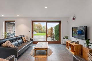 Deze instapklare woning combineert authentieke charme met hedendaags wooncomfort op een uitzonderlijk perceel met een adembenemend uitzicht...