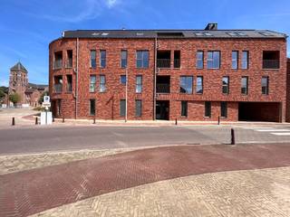 Immo3000 biedt een nieuw appartement met 1 slaapkamer te huur aan in het centrum van Linden.Je betreedt het appartement via de inkomhal met...