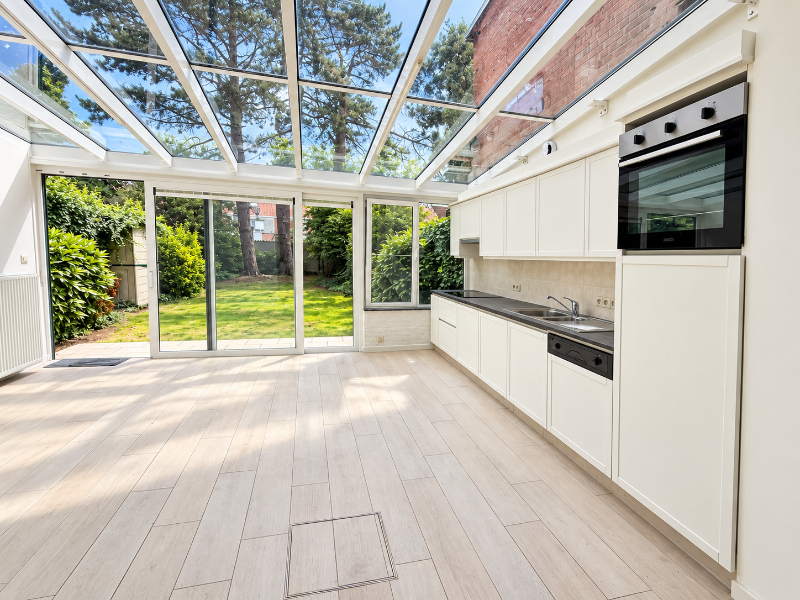zeer aangenaam speciaal gelijkvloers appartement met 1 slaapkamer en tuin - foto 4