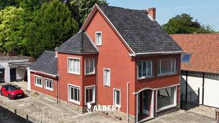 Op zoek naar een woning met loods op een super locatie?Dit te renoveren huis (ook mogelijk als kangoeroewoning) heeft een loods van 357m².Gelegen aan...