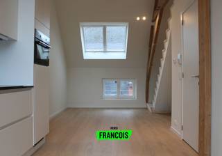 In het centrum van Zottegem, op wandelafstand van het station, winkels en gezellige horecazaken, bevindt zich dit stijlvol NIEUW appartement...