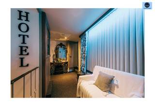 <p><span>ENTREPRISE D'HOTELLERIE TRES BIEN SITUEE ET BIEN EXPLOITEE A VOORDE</span></p><p><span>Prix indicatif : 1.350.000 euros</span></p><p><span> </span></p><p><span>Établissement de restauration très bien situé et bien exploité appelé " De Kalvaar" (actuellement hôtel et restaurant) sur une route d'accès importante à Ninove.</span></p><p><span>L'entreprise dispose de 14 chambres d'hôtel et d'une salle de restaurant pour +- 75 personnes.</span></p><p><span>Il offre également la possibilité d'organiser des fêtes.</span></p><p><span>Le décor unique, combiné à une cuisine classique, est largement reconnu pour sa qualité et son service.</span></p><p><span>Parking très spacieux. </span></p><p><span>Site web : <span>www.dekalvaar.be</span></span></p><p><span>Parts sociales incluses dans le prix de vente)</span></p><p><span>N'hésitez pas à appeler le 0475/51.40.73 ou à envoyer un e-mail à sven@svena.be.</span></p><p><span> </span></p><p><span>Informations urbanistiques sur demande.</span></p><p><span>Ces données sont purement informatives et nous ne pouvons être tenus responsables d'éventuelles inexactitudes.</span></p><p><span>La surface habitable n'est qu'indicative.</span></p>