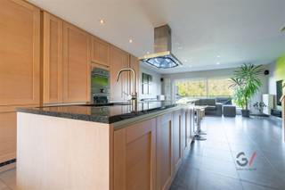  ïCe magnifique duplex meublé est situé au premier étage d'un complexe d'appartements moderne. Sa situation centrale à Bierbeek et sa facilité...