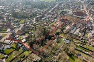 Dit uitzonderlijke handelspand heeft een ideale commerciële ligging te Dr. Van de Perrestraat 173 in Geel. Men geniet hier van een uiterst...