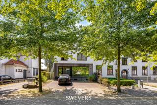 Voor meer info en foto’s, surf naar www.swevers.be – Ben jij op zoek naar een te renoveren woning met heel wat potentieel? Dan zit je in de...