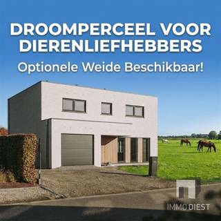 <p><span>Van bouwgrond naar droomwoning? </span></p><p><span>Nog te bouwen woning op deze unieke bouwgrond</span><span> te koop op de verbindingsweg Tessenderlo – Diest. </span></p><p><span>Deze bouwgrond van 1.052 m² is de perfecte plek voor wie op zoek is naar een unieke villa met bosrijke omgeving en achterliggende weiden . </span></p><p><span>Meer informatie over de woning:</span></p><p><span>Deze woning heeft een bewoonbare oppervlakte van 205 m2 met een gevel breedte van 11m. De indeling van de woning is het volgende, de leefruimte die zich op de gelijkvloers bevindt is verbonden met de keuken deze heeft zicht op de tuin. Er is ook een bergruimte aanwezig. Op de tweede verdieping zijn de 3 slaapkamers, 1 dressing en de badkamer. Er is de mogelijkheid om de zolder in te richten. Er zijn 2 toiletten aanwezig.</span></p><p><span>Alle keuzes i.v.m. de afwerking van de woning zijn naar wens bespreekbaar. Ook het ontwerp van de woning is slechts een voorstel en kan volledig met jou op maat uitgewerkt worden.</span></p><p><span>Woning is casco aangeboden</span><span>, dit wil dus zeggen zonder keuken / badkamer / tegels / deuren / trap.</span></p><p><span>Vanaf casco afwerking biedt de woning u alvast alle zekerheden en garanties en van daaruit kan u zorgeloos verder afwerken. Een volledig afgewerkte woning is natuurlijk ook mogelijk! </span></p><p><span>Prijs constructie woning excl. bouwgrond:</span></p><ul><li><span>Casco prijs: € 262.000 excl. kosten* </span></li><li><span>Sleutel-op-de-deur prijs: € 290.000 excl. kosten*</span></li><li><span>excl. kosten* = BTW, Architect, veiligheidscoördinator, nutsvoorzieningen,...</span></li></ul><p><span>Woning </span><span>vrijblijvend aangeboden</span><span> door AVL woningbouw onder BTW!</span></p><p><span>Ligging en omgeving:</span></p><ul><li><span>Gelegen op de N287 in de deelgemeente Deurne, verbindingsweg tussen Diest en Tessenderlo . met uitstekende verbindingen naar omliggende gemeenten</span></li></ul><ul><li><span>Naast het perceel bevindt zich een handelspand/toonzaal met een woonst. Langs de linkerzijde een open eengezinswoning.</span></li><li><span>Op slechts 4,6 km van het centrum van Tessenderlo-Ham en 8,3 km van het centrum van Diest.</span></li><li><span>De oprit naar de E313 richting Antwerpen is bereikbaar op 20 km.</span></li><li><span>De oprit naar de E314 is bereikbaar op 15km.</span></li><li><span>Het perceel wordt achteraan omgeven door weilanden.</span></li></ul><p><span>Troeven van het perceel:</span></p><ul><li><span>Zuidwestelijke oriëntatie aan de achterzijde van de bouwgrond.</span></li><li><span>Direct achter het perceel ligt een weide, dat ook via de achterzijde bereikbaar is en perfect is voor paarden of andere dieren. (deze weide wordt apart aangeboden in verkoop; vraag gerust naar meer info)</span></li><li><span>Ondanks de ligging aan een drukkere weg, biedt de natuurlijke buffer van weilanden achteraan veel rust en privacy.</span></li><li><span>Prijs bouwgrond excl. woning: € 199 000</span></li></ul><p><span>Samengevat:</span><span><br />Deze bouwgrond biedt de ideale combinatie van een rustige, natuurlijke omgeving en een strategische ligging met gemakkelijke toegang tot de omliggende steden en snelwegen. Of je nu houdt van buitenactiviteiten of gewoon op zoek bent naar een rustige plek om te wonen, hier krijg je het beste van twee werelden.</span></p><h2><span>Interesse?</span><span> Neem vandaag nog contact op voor meer informatie of om het perceel te bezichtigen!<br />Bel Immodiest op 013/31.25.22 of mail naar wendy@immodiest.be</span></h2><h2><span> </span></h2>