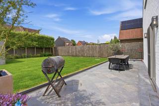 Welkom in deze hoogwaardig afgewerkte alleenstaande woning, gelegen in een rustige en kindvriendelijke woonwijk in Kuurne!Bij het betreden van deze...