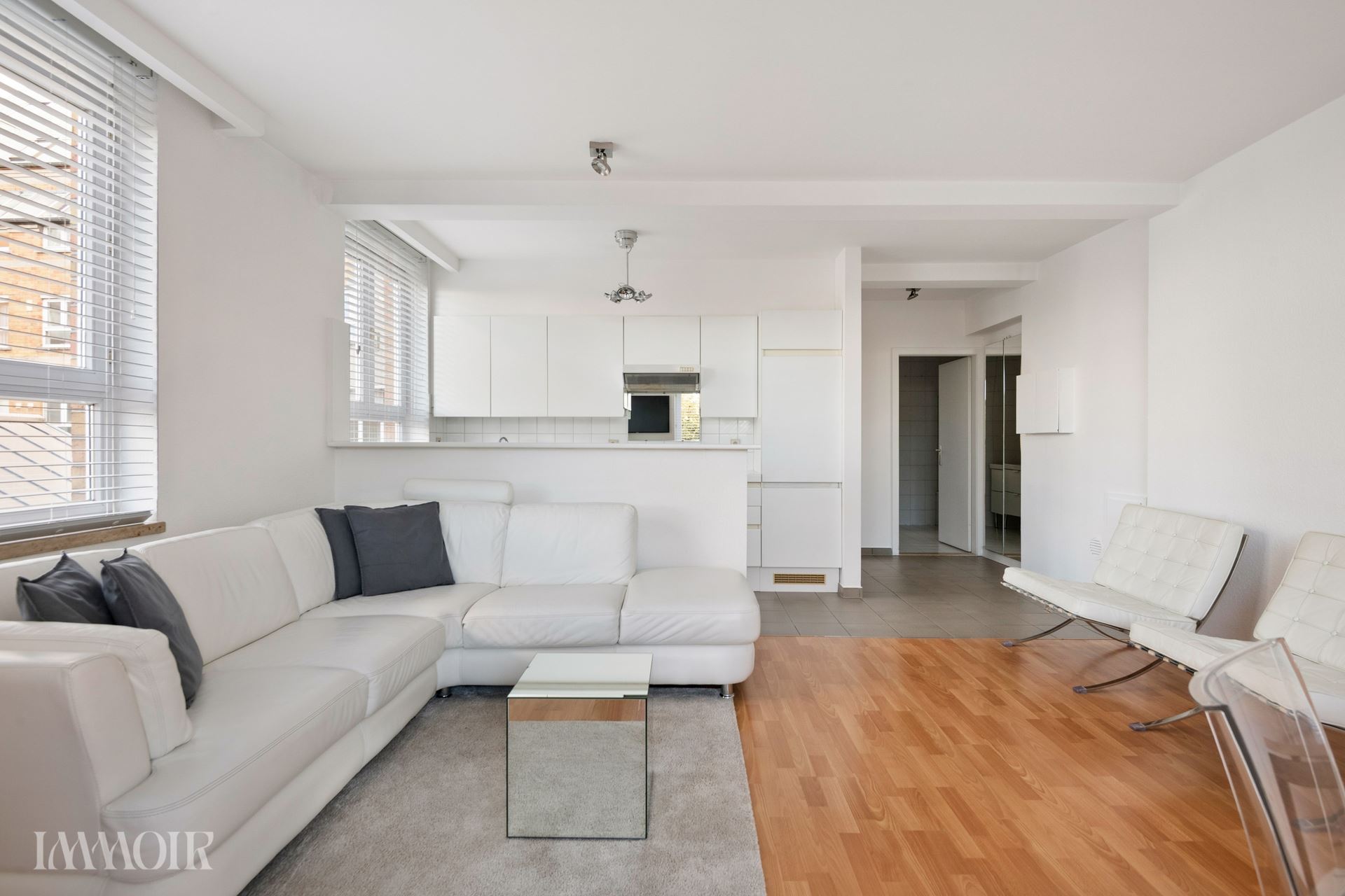 Sfeervol bemeubeld appartement met uitzicht op de Antwerpse kaaien. - foto 4