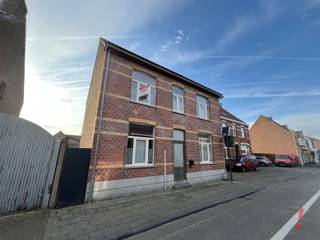 Halfopen woning met een geslaagde totaalrenovatie in 2017. Dit pand met een bewoonbare oppervlakte van 225 m2 ademt ruimte en licht. Het pand...