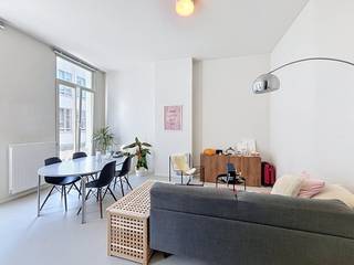 <p>Eénslaapkamer appartement in gerenoveerde herenwoning. Het eigendom is gelegen in een rustige éénrichtingsstraat aan het <strong>Oude Justitiepaleis.</strong><br /><br /><strong>Indeling:</strong><br />Inkom; woonkamer; eetkamer met open keuken; ruime slaapkamer met aansluitend badkamer met instapdouche; berging. <br />Private ondergrondse kelderberging.<br /><br /><strong>Bijzonderheden:</strong></p>
<ul>
<li>Alg. kosten € 75/mnd.</li>
<li>Individueel verbruik van gas, water en elektra.</li>
<li>Naast de deur is er een garage waar regelmatig parkeerplaatsten te huur zijn en een fietsenberging waar je maximum 1 fiets kan plaatsen. </li>
<li>EPC 105 kWh/m - UC 2193689.</li>
<li>Beschikbaar op 1 september 2026.</li>
</ul>
