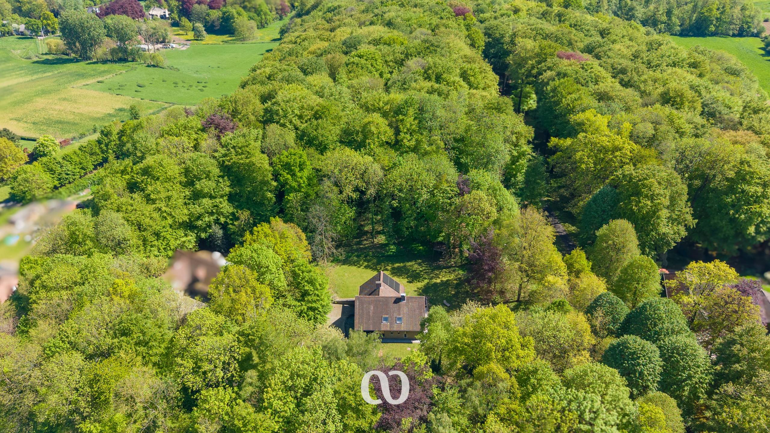 Uitzonderlijk gelegen woning op 5.000 m² met 5 slaapkamers en volledige privacy - foto 2