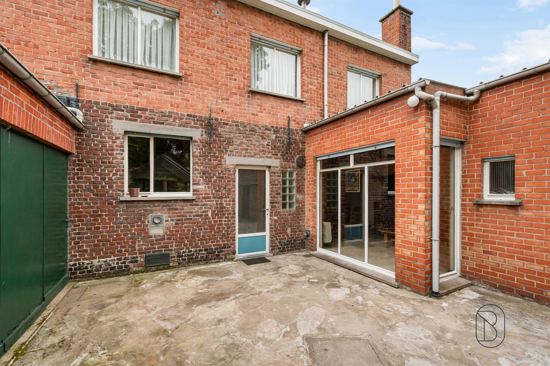 Te renoveren woning met 9 slpk, garage en tuin in Deerlijk - foto 4