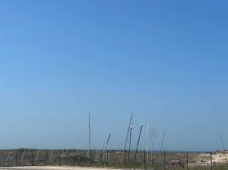 <p><span>Een absolute </span><span>toplocatie aan de Belgische kust</span><span> wacht op jou in Residentie Klif in De Panne! </span></p><p><span>Deze ruime studio is strategisch gelegen met een ongeëvenaard uitzicht van op het grote terras op de uitgestrekte duinen, het zandstrand en de kabbelende zee. </span></p><p><span>Deze studio biedt alles wat je nodig hebt voor een ontspannen vakantie of een weekendje aan zee :</span></p><ul><li><span>Adembenemend uitzicht:</span><span> Geniet van een ongeëvenaard uitzicht op duinen, strand en zee direct vanaf je terras.</span></li><li><span>Zonnig en ruim terras:</span><span> Het enorme zuid-west georiënteerde terras baadt in de zon van de middag tot de avond</span></li><li><span>Ruime studio:</span><span> De indeling bestaat uit een inkomhal met slaaphoek, een badkamer, een apart toilet, een keuken en een grote woonkamer.</span></li><li><span>Perfect voor watersporters:</span><span> Gelegen recht tegenover zeilclub Krab, ideaal voor liefhebbers van zeilen, surfen en andere watersporten. Strand en zee op wandelafstand. </span></li><li><span>Extra luxe:</span><span> Het gebouw is uitgerust met een groot binnenzwembad, wat garant staat voor plezier en ontspanning, het hele jaar door.</span></li></ul><p><span>Hoewel de studio een opfrisbeurt nodig heeft, biedt dit een unieke kans om jouw droomappartement aan zee te creëren op een van de </span><span>meest gewilde locaties</span><span> aan de kust. </span></p><p><span> </span></p><p><span>Dit is niet zomaar een aankoop, maar een investering in ontelbare </span><span>onvergetelijke momenten</span><span>.</span></p>