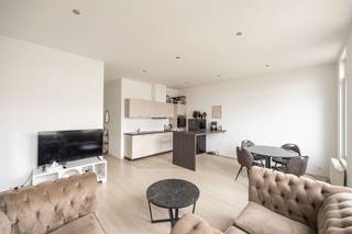  Vous recherchez un appartement prêt à être emménagé, spacieux, très lumineux et situé au centre de la ville ? Cet appartement au dernier étage...