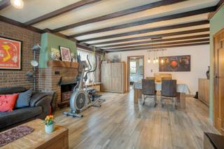 Deze charmante woning met vier slaapkamers en ruime garage bevindt zich op een perceel van 438 m². Ze ligt in een rustige buurt in Mol, met een...