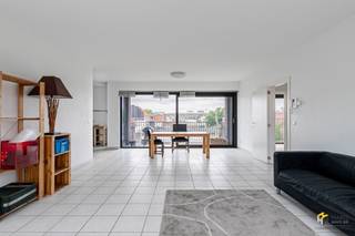 <p><span>Spacious apartment (110 m²) with 2 bedrooms and terrace (12 m²) in Antwerp (2020).</span></p><p><span>Living opposite Den Tir Shopping Center means enjoying stores, restaurants and numerous amenities nearby, combined with excellent accessibility. Thanks to the proximity of public transport, the velo-sharing system and important connecting roads, you can effortlessly move here to and around the city.</span></p><p><span>The apartment is located on the second floor of a well-kept building built in 2012, whose roof was insulated conformably. The fixed costs are approximately €140/month. Furthermore, the electricity is compliant and the aluminum windows are double-glazed.</span></p><p><span>With a living area of no less than 110 m², you will enjoy a particularly large amount of space and light here. Upon entering, there is a practical checkroom corner, as well as a separate toilet and a handy storage/laundry room (3 m²).</span></p><p><span>The bright living space with open, fully equipped kitchen forms the heart of the apartment and has a total area of about 50 m². Thanks to the large windows at the front and rear, you enjoy a pleasant open feeling and lots of natural light here. Through a sliding door you reach the southeast-oriented terrace of 12 m², where you can enjoy an open view of the surroundings.</span></p><p><span>Furthermore, the apartment has two full bedrooms of 10 m² and 15 m² and a bathroom of 7 m² with walk-in shower and washbasin cabinet.</span></p><p><span>Are you looking for a spacious and move-in ready apartment in a central location? Do not miss this opportunity! Living area 110 m² – ref: gross floor pop. For more info or a free estimate visit </span><span><span>www.hansimmo.be</span></span></p><p><span> </span></p>