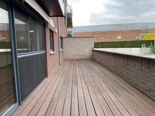 Bent u opzoek naar een ruim en recent appartement (2007) met groot terras, in het midden van het gezellige centrum van Tienen? Lees dan zeker...