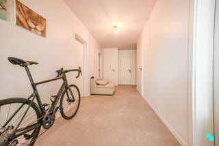 Ontdek dit goed onderhouden en gerenoveerd appartement met twee slaapkamers dat geniet van een bewoonbare oppervlakte van maar liefst 140m²...