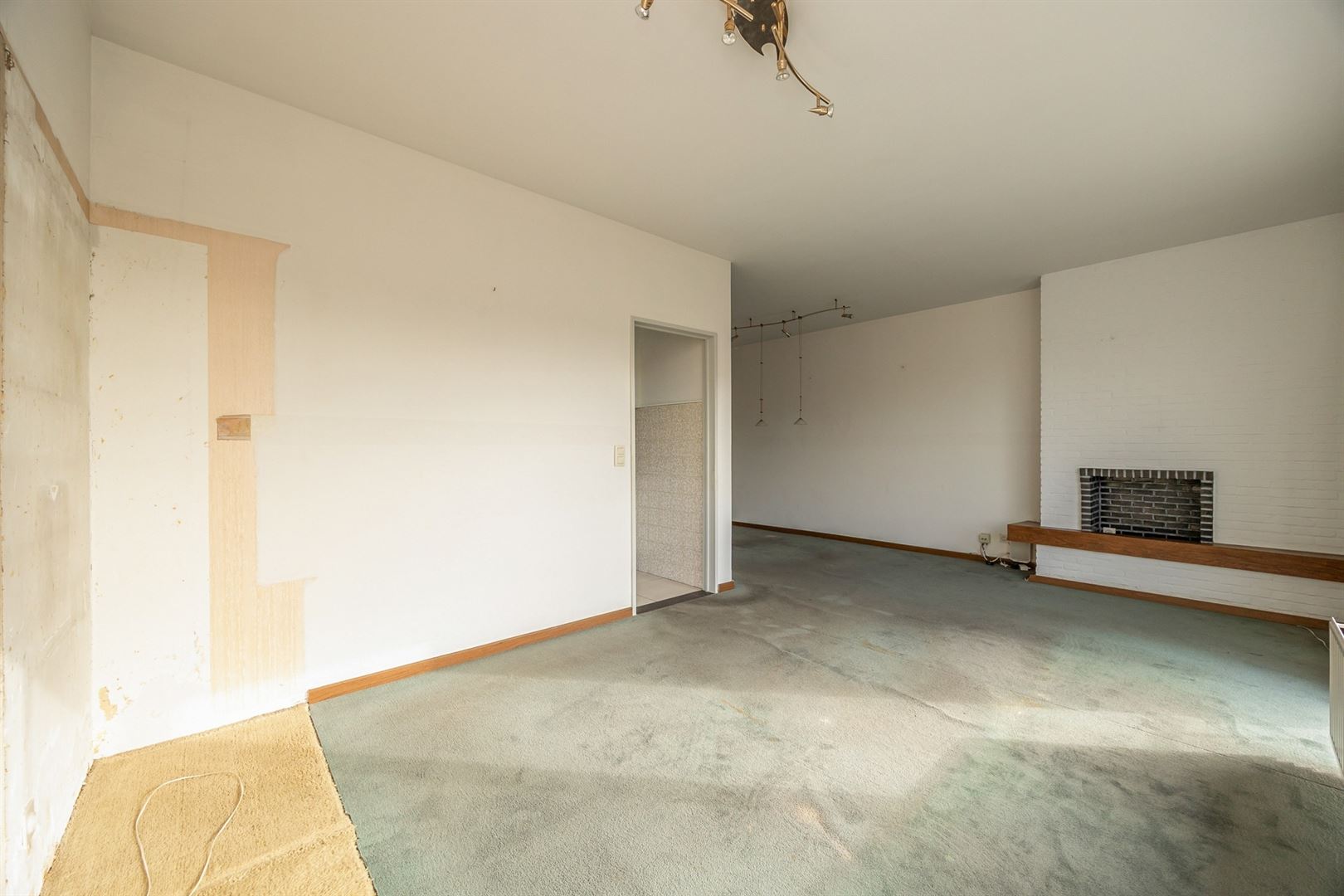 Op te frissen 3-slaapkamerappartement met lift en kelderberging - foto 4