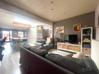 Gistel - Woning met veel potentieel te koop te Gistel.Indeling:Inkomhal met toilet, badkamer, berging/wasruimte, leefruimte met ruime open keuken,...