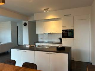 Ben jij op zoek naar een appartement met 2 slaapkamers met zeer veel lichtinval? Dan hebben wij gevonden wat jij zoekt!<br />Het appartement is gelegen op de eerste en tweede verdieping en is enkel te bereiken via de trap.<br /><br />INDELING:<br />Eerste verdieping:<br />- Inkomhal<br />- Keuken<br />- Eetkamer<br />- Woonkamer<br />- Berging/wasplaats<br />- Apart toilet<br />- Slaapkamer 1<br />- Terras<br /><br />Tweede verdieping: <br />- Slaapkamer 2<br />- Badkamer<br /><br />De gemeenschappelijke kosten bedragen €40,00 per maand. <br /><br />LIGGING:<br />- Het appartement is gelegen in Wijchmaal. <br />- Scholen, horeca, winkels en het openbaar vervoer bevinden zich op fietsafstand. <br /><br />EXTRA TROEVEN: <br />- Het appartement is voorzien van grote raampartijen. <br />- Het appartement is reeds voorzien van gordijnen en lichtarmaturen. <br /><br />Meer weten? <br />Contacteer ons en wij helpen je graag dichtblij verder!