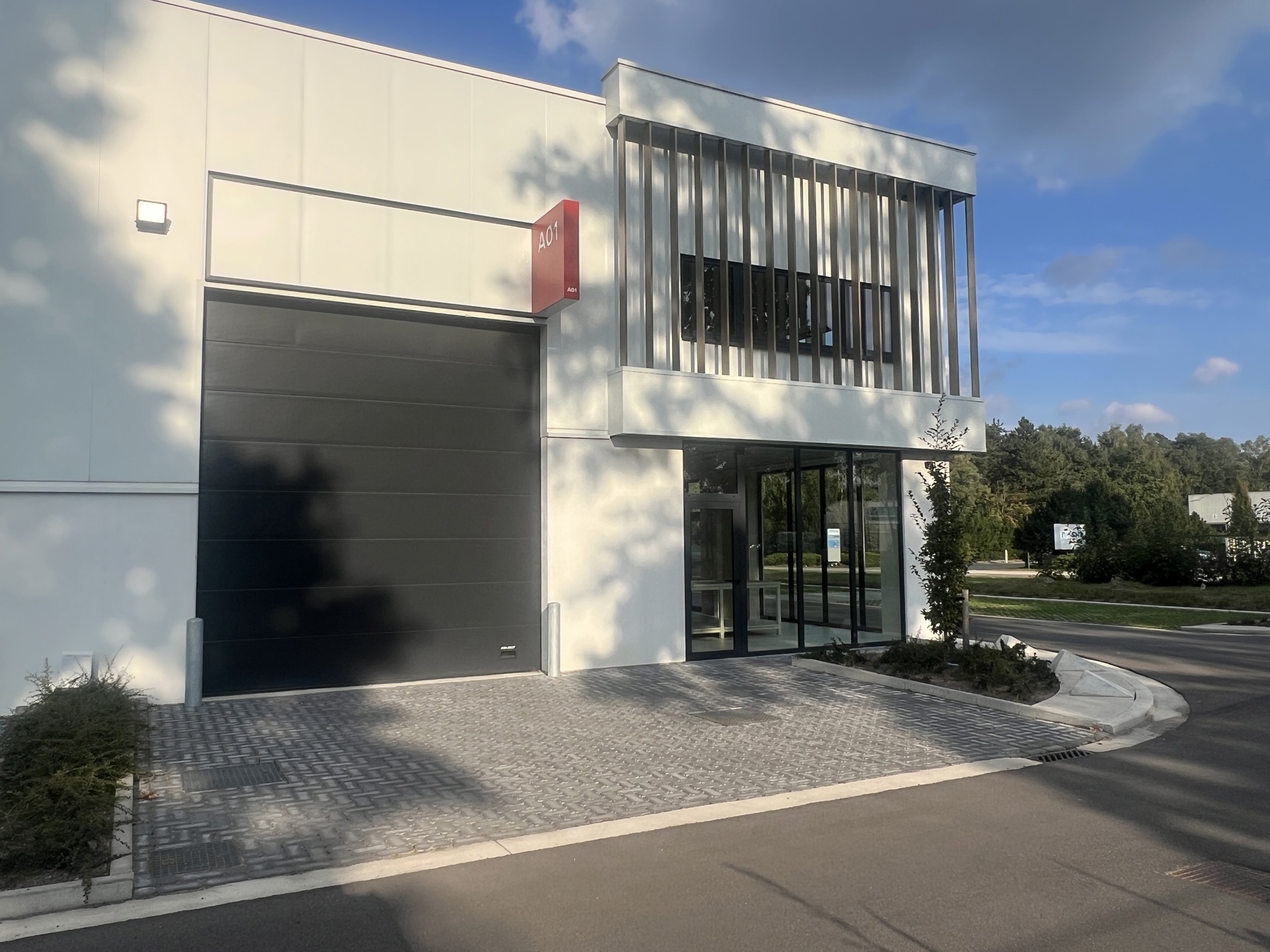 MODERNE KMO-UNIT MET SHOWROOM/KANTOOR IN GENK - foto 5