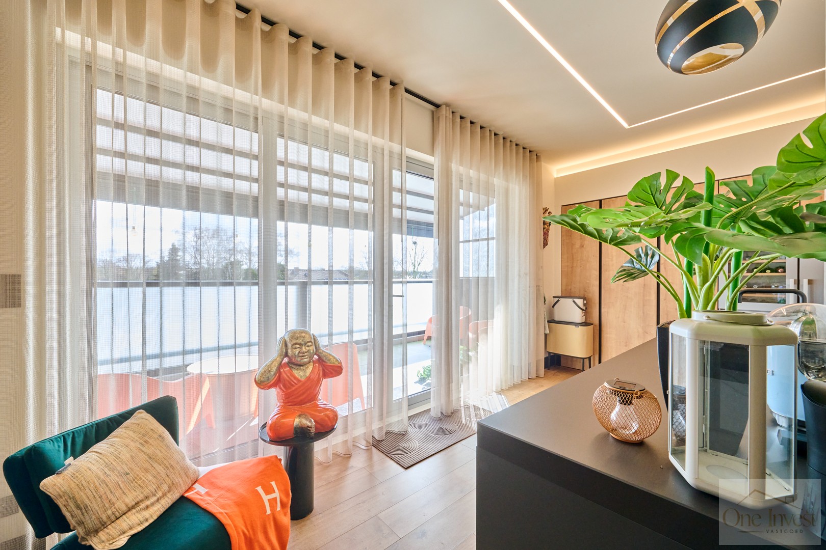 Ruim 2 slaapkamer appartement met 2 garages - foto 3