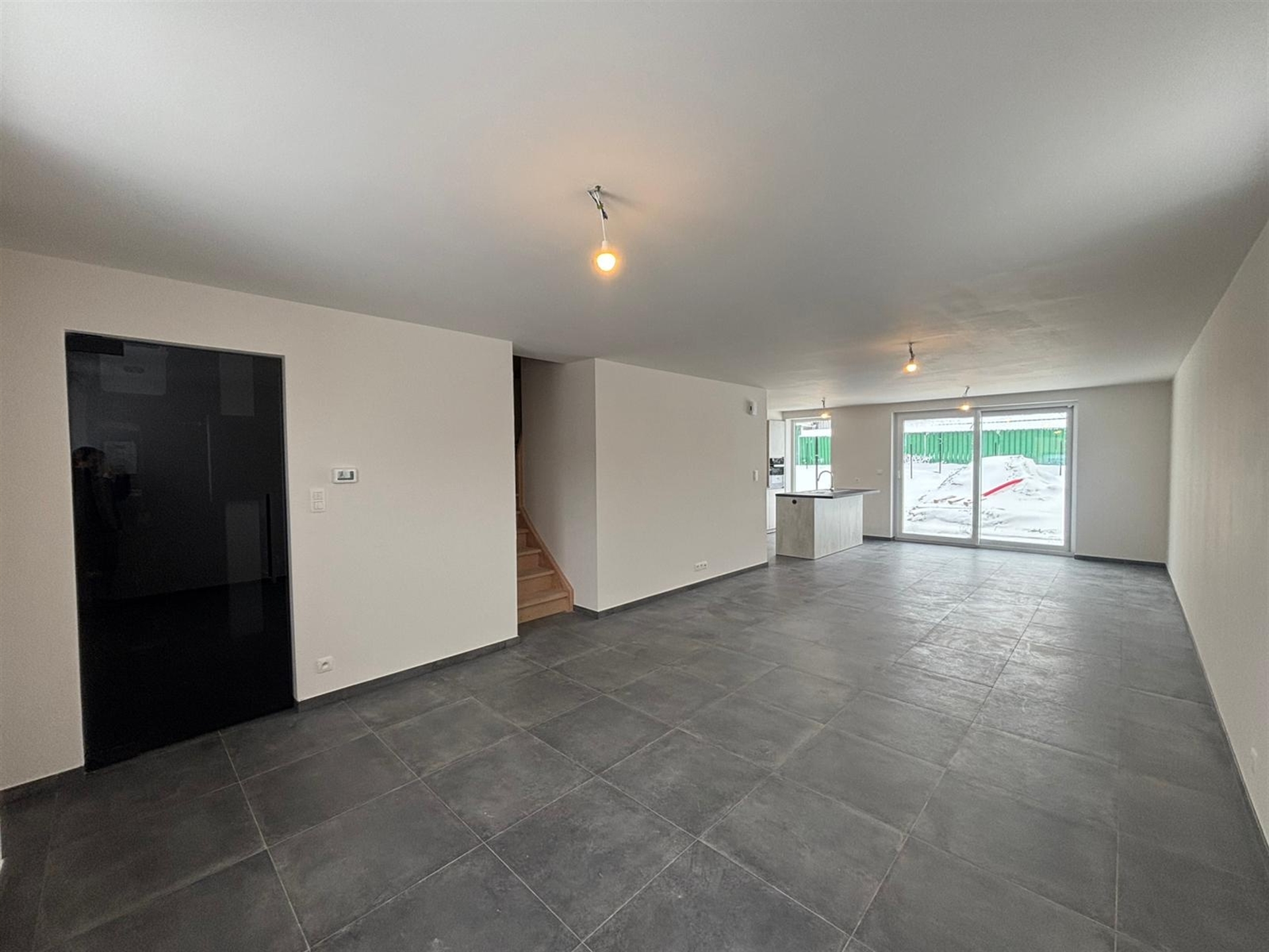 Rustiggelegen, hoogwaardig afgewerkte nieuwbouwwoning nabij het centrum! - foto 4