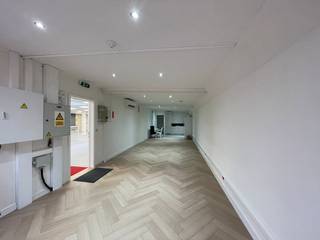 Dit volledig gerenoveerde kantoorgebouw te huur bevindt zich in de Kouterstraat, de belangrijkste commerciële straat van Temse, en geniet van...