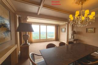 Welkom in dit appartement van 132 m² met 3 slaapkamers, gelegen op de 25ste en 26ste verdieping in Molenbeek. Deze te renoveren duplex biedt niet alleen ruimte, maar ook een uitzicht om stil van te worden. De lichtrijke leefruimte van meer dan 40 m² geeft uit op een zuidgericht terras met panoramisch zicht over Brussel. Verder op het gelijkvloers: een ruime inkomhal met gastentoilet, een aparte keuken, badkamer en twee volwaardige slaapkamers, elk met toegang tot een tweede terras.<br /><br />Op de bovenverdieping bevindt zich nog een extra slaapkamer en een praktische berging – ideaal als hobbyruimte, bureau of logeerkamer.<br /><br />De ligging is een extra troef: winkels, scholen en openbaar vervoer zijn vlakbij, en ook de Ring is vlot bereikbaar.<br /><br />Optioneel is er een ruime garage bij aan te kopen (€30.000), maar dit is geen verplichting.<br /><br />Een unieke kans voor wie hoog wil wonen, met zicht op potentieel én op de hoofdstad.<br /><br />Voor meer info of een afspraak zie www.wsb-immo.be. <br /><br />Stedenbouwkundige inlichtingen en bodemattest in aanvraag!