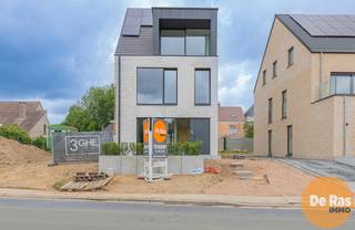 RESSEGEM - Deze prachtige nieuwbouwwoning is landelijk gelegen, in een deelgemeente van Herzele. De woning is in afwerkingsfase waarbij nog dient...