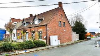 COUNTRY HOME WITH 3 BEDROOMS, COZY GARDEN AND CARPORT FOR SALE IN OTEGEMThis rural home in Otegem offers an excellent opportunity for those looking...