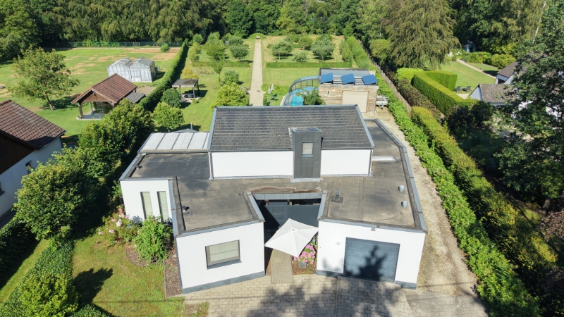 Moderne villa van 247m² op 58 are met bijgebouw-garage en zwembad - photo 2
