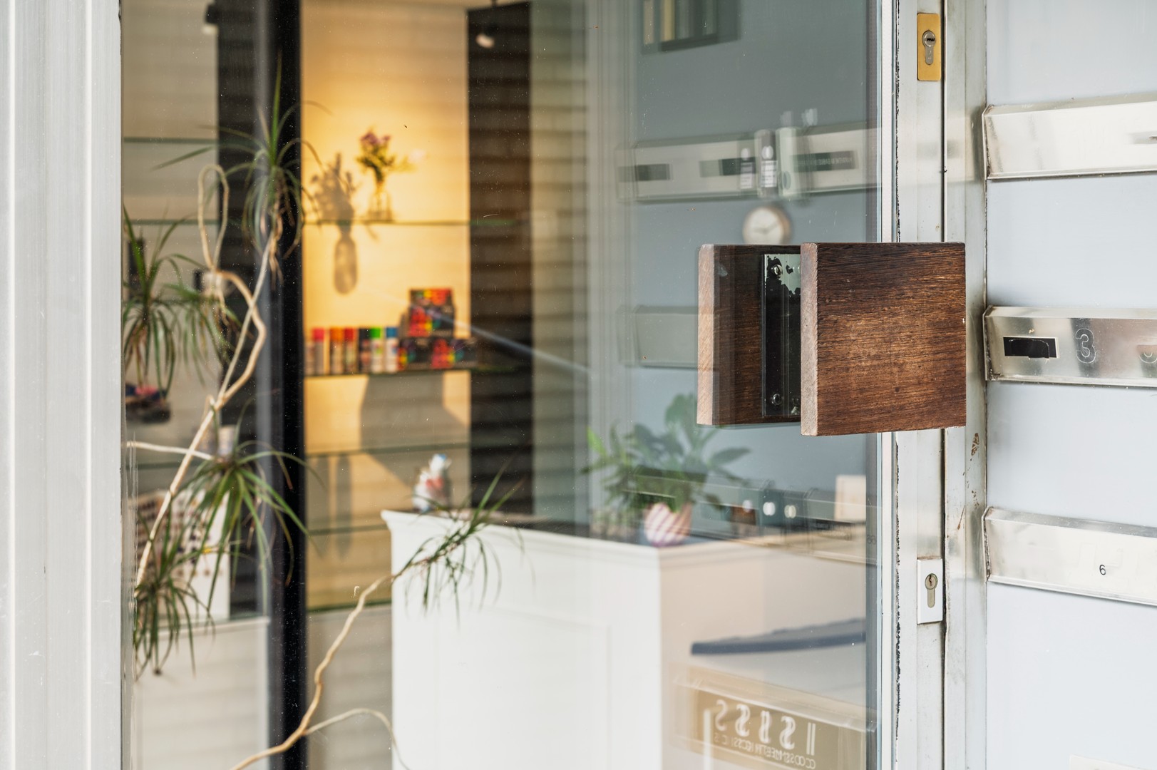 Handelsgelijkvloers ca.100 m² te koop in centrum Burcht — start hier jouw zaak! - foto 2