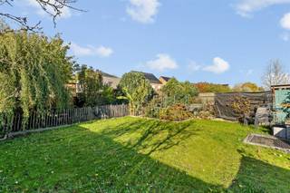 <p><span>Perfect onderhouden woning met 4 slaapkamers op centrale ligging in Stal (Beringen).</span></p><p><span> </span></p><p><span> Belangrijkste troeven: </span></p><p><span>- Centrale ligging</span></p><p><span>- Groene omgeving</span></p><p><span>- Uitstekend onderhouden</span></p><p><span>- Kwalitatief afgewerkt</span></p><p><span>- 4 slaapkamers</span></p><p><span>- Inpandige garage</span></p><p><span>- Zeer ruime woning</span></p><p><span>- Zonnepanelen</span></p><p><span> </span></p><p><span>Bekijk zeker ook de grondplannen met de afmetingen. Zo krijgt u van thuis uit al een perfect beeld van wat deze woning te bieden heeft!</span></p><p><span> </span></p><p><span>Wenst u meer info of een vrijblijvende bezichtiging, contacteer dan ons kantoor op het nummer 011 85 15 15 en wij helpen u graag verder. </span></p>