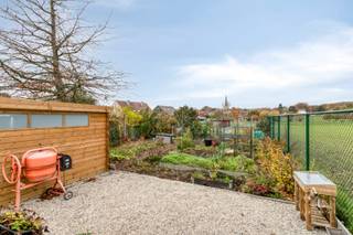 Op de Borsbekestraat 156 ontdek je eenstijlvol vernieuwde woning die comfort, energiezuinigheid en gezellig wonen perfect combineert. Dankzij de...