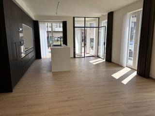 Luxueus gerenoveerd appartement dichtbij het strand en de winkels van Bredene Duinen.Het appartement bestaat uit een inkomhall, mooie living met...