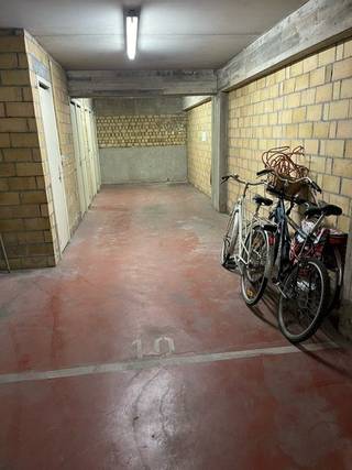 Staanplaats te huur op de hoek van de Lippenslaan en Sebastiaan Nachtegaelestraat. Voor een bezoek kan je ons altijd contacteren.