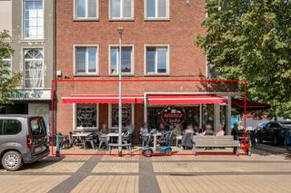 ☕ <strong>OVER TE NEMEN – KOFFIEHUISJE ’T SMULLERKE ☕</strong><br /><br />📍 <strong>Statieplein 2A – Nijlen</strong><br /><br />Ben jij op zoek naar een <strong>gezellige, goed draaiende horecazaak met een trouwe klantenkring?</strong><br />Dan is dit misschien wel jouw kans! ✨<br /><br /><strong>Koffiehuisje ’t Smullerke</strong> is ondertussen al zo’n <strong>5 jaar een vaste waarde </strong>in Nijlen.<br />De zaak geniet van een uitstekende reputatie en kan rekenen op een <strong>vast en trouw cliënteel</strong>.<br /><br />❤️ <strong>Een instapklare zaak met potentieel!</strong><br /><br />De overname omvat onder meer:<br />*het aanwezige materiaal en de inrichting;<br />*het bestaande cliënteel en de opgebouwde goodwill;<br />*een zaak die meteen kan worden verdergezet.<br /><br />👀 <strong>Kom zelf de sfeer opsnuiven en ervaar hoe levendig en druk het hier steeds is!</strong><br /><br />Ben jij de enthousiaste ondernemer die ’t Smullerke verder wil uitbaten?<br /><br /><strong>Contacteer ons vandaag nog voor meer informatie of een bezoek ter plaatse:</strong><br />📞 0473/33 33 33<br />✉️ philip@wijns.be<br />