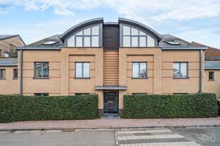 Dit appartement is ideaal gelegen in Rixensart, in een zeer goed onderhouden mede-eigendom, en geniet van een bijzonder gegeerde ligging: op...