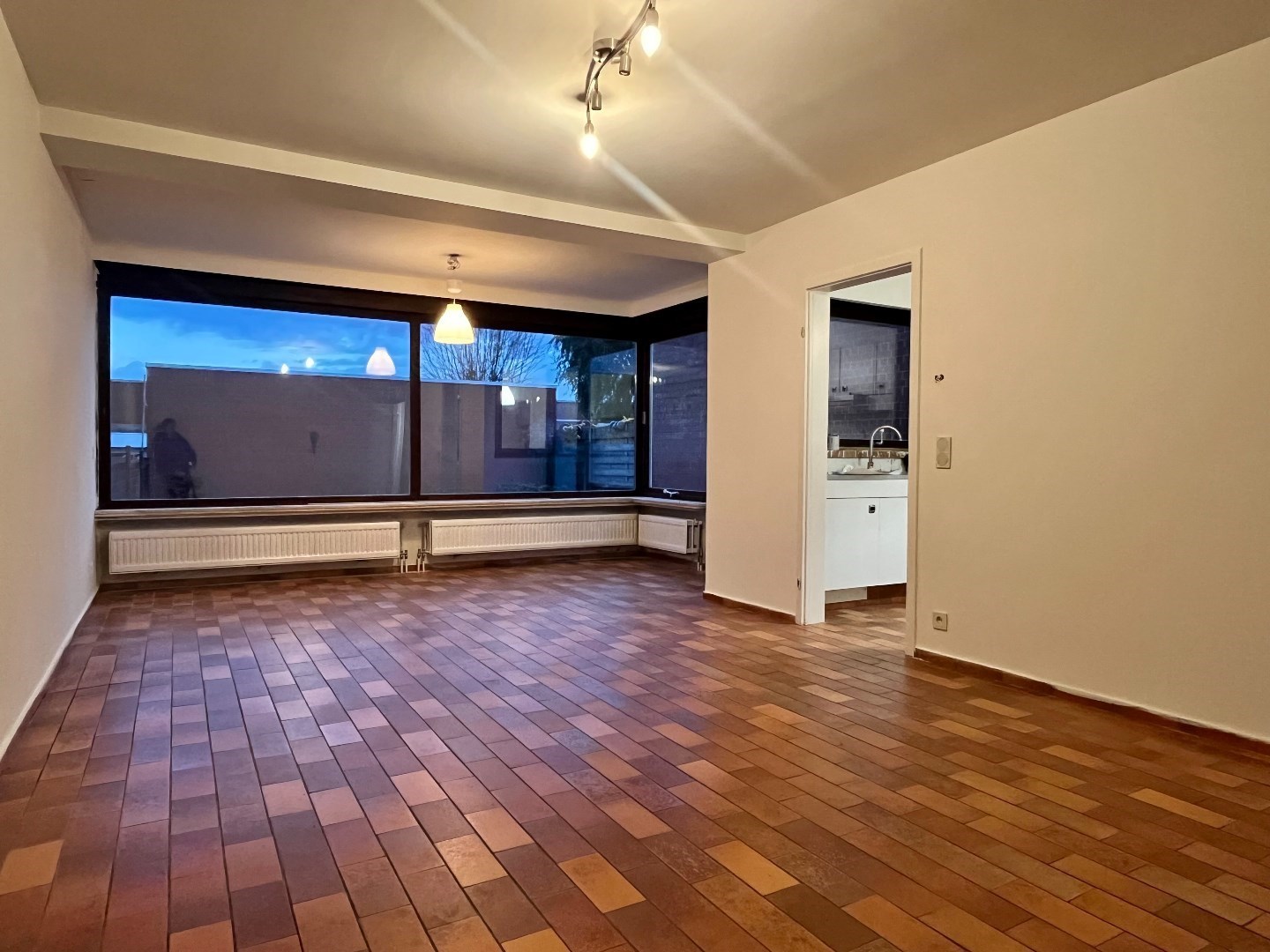 Appartement met 2 kamers, stadskoer, zijweg en kelderberging - foto 5