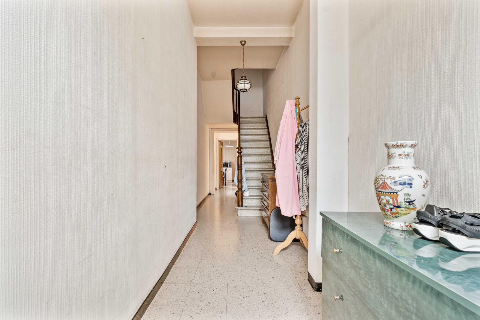 Karaktervolle woning met 4 slaapkamers in het centrum van Ieper! - foto 2