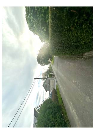 TE KOOP – Bouw- of projectgrond in het hart van PervijzeOp de hoek van de Pervijzestraat en de Oude Diksmuidestraat bieden wij deze veelzijdige...