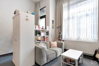 Ontdek deze instapklare en ruime studio met mezzanine, ideaal gelegen in het bruisende hart van Leuven.Dankzij de aparte, private inkom geniet je van...