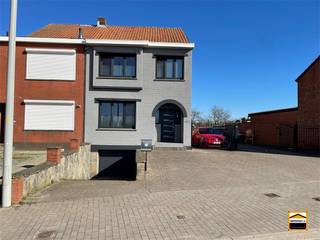 Gunstig gelegen eengezinswoning met uitbreidingsmogelijkheden(bouw van een atelier/loods met woongelegenheid)- Geen renovatieverplichting (EPC-label:...