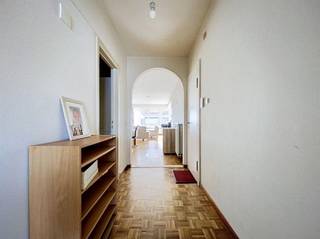 APPARTEMENT MET LIFT EN TERRAS IN CENTRUM BRASSCHAAT Dit appartement bevindt zich op de eerste verdieping van een verzorgd gebouw met lift, midden in...