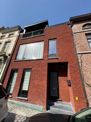 TE KOOP - RONSE. Op zoek naar een comfortabel en instapklaar appartement op een topligging in het centrum van Ronse? Dit charmante...