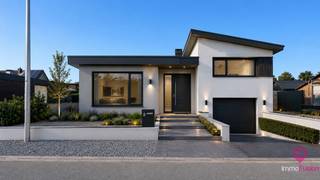 <p>Bij ImmoFusion 7/7 “open huis” : klik op onze 3D-TOUR. Ervaar vastgoed alsof je er zelf doorloopt!<br /><br /></p>
<p>In het rustige Lillo bevindt zich deze charmante openstaande woning, gelegen in de Driehoeksstraat, op een ruim perceel van maar liefst 7.37 are en met een bewoonbare oppervlakte van circa 235 m². De woning geniet van een uitstekende ligging in een rustige woonwijk. Een lagere school en een bushalte bevinden zich op wandelafstand, terwijl zowel het centrum van Houthalen als dat van Heusden op minder dan 5 minuten rijden bereikbaar zijn. Een centrale ligging die rust en bereikbaarheid perfect combineert.<br /><br /></p>
<p>Bij het betreden van de woning komt u in de inkomhal, van waaruit u zich naar het verhoogde niveau begeeft. Hier bevinden zich drie ruime slaapkamers, allemaal met aangename lichtinval.<br /><br /></p>
<p>Op het gelijkvloers vindt u een lichtrijke en ruime woonkamer, aansluitend op een open eetruimte en de keuken. Achteraan bevindt zich nog een badkamer en een toilet op het gelijkvloers. Ook beschikt de woning over een aangename veranda.<br /><br /></p>
<p>De woning beschikt een grote kelder, ideaal voor extra opslag. Buiten geniet u van een ruime en verzorgde tuin, waar het heerlijk vertoeven is in alle rust en privacy.<br /><br /></p>
<p>De ligging is een absolute troef: rustig en toch centraal, met een vlotte verbinding naar winkels, scholen, restaurants, snelwegen en mooie wandel- en fietsroutes.<br /><br /></p>
<p></p>
<p>Pluspunten:</p>
<p>-Perceel van 7.37 are</p>
<p>-Bewoonbare oppervlakte van ca. 235 m²</p>
<p>-3 volwaardige slaapkamers</p>
<p>-Veranda</p>
<p>-Grote kelder</p>
<p>-Ruime en zonnige tuin</p>
<p>-Rustige, maar centrale ligging</p>
<p></p>
<p>Maatregelen opgenomen in het Maatregelenregister: nee</p>
<p></p>
<p>Voor een bezichtiging ter plaatse of meer info, bel ons op 078/78.78.70, of kom gewoon binnen op ons kantoor, steeds welkom!</p>