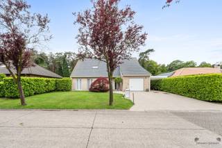 <p><span> </span></p><p><span>Beautiful bright villa with 4 bedrooms on 826m².</span></p><p><span> </span></p><p><span>In a quiet, dead-end street near Saint-Job-in-’t-Goor is located this excellently maintained house from 1994. The house combines a sense of space with exceptional living quality, thanks in part to the abundant light and direct connection to nature. The southwest-oriented garden borders a forest, guaranteeing complete privacy and a permanently green view.</span></p><p><span>D</span></p><p><span> </span></p><p><span> </span></p><p><span> </span></p><p><span>In a cul-de-sac, overlooking greenery, near downtown Saint-Job, you will find this light-filled villa. The house offers the perfect combination of tranquility, space, light and comfort.</span></p><p><span> </span></p><p><span> </span></p><p><span>This beautiful home in Brecht offers an ideal combination of space, luxury and modern comfort. The property boasts a living area of 292 square meters, built on a generous plot of 826 square meters, which offers plenty of opportunities for garden and recreational space.</span></p><p><span> </span></p><p><span>The house has four spacious bedrooms, ideal for a family with children or those who want extra space. The two bathrooms provide comfort and convenience for all family members. With a modern garage completes the practical amenities.</span></p><p><span> </span></p><p><span>The interior is extremely well cared for with a stylish, modern kitchen equipped with built-in appliances and a functional layout. The open living spaces create a pleasant and light-filled living ambiance, with access to the outdoor areas that make this home truly special.</span></p><p><span> </span></p><p><span>The outdoor area is a highlight of this property. It features an impressive covered terrace area with impressive sliding glass doors, keeping you fully connected to nature. A beautiful swimming pool adds a luxurious element to the whole. The garden is carefully landscaped with green shrubs and trees, providing privacy and a natural, peaceful atmosphere.</span></p><p><span> </span></p><p><span>A modern pergola with solar panels completes the green character and adds sustainability to the property. This is a property where you can truly enjoy outdoor living and relaxation in all seasons.</span></p><p><span> </span></p><p><span>This home perfect for those looking for a spacious, modern home in a pleasant environment where quality of life is paramount.</span></p><p><span> </span></p>